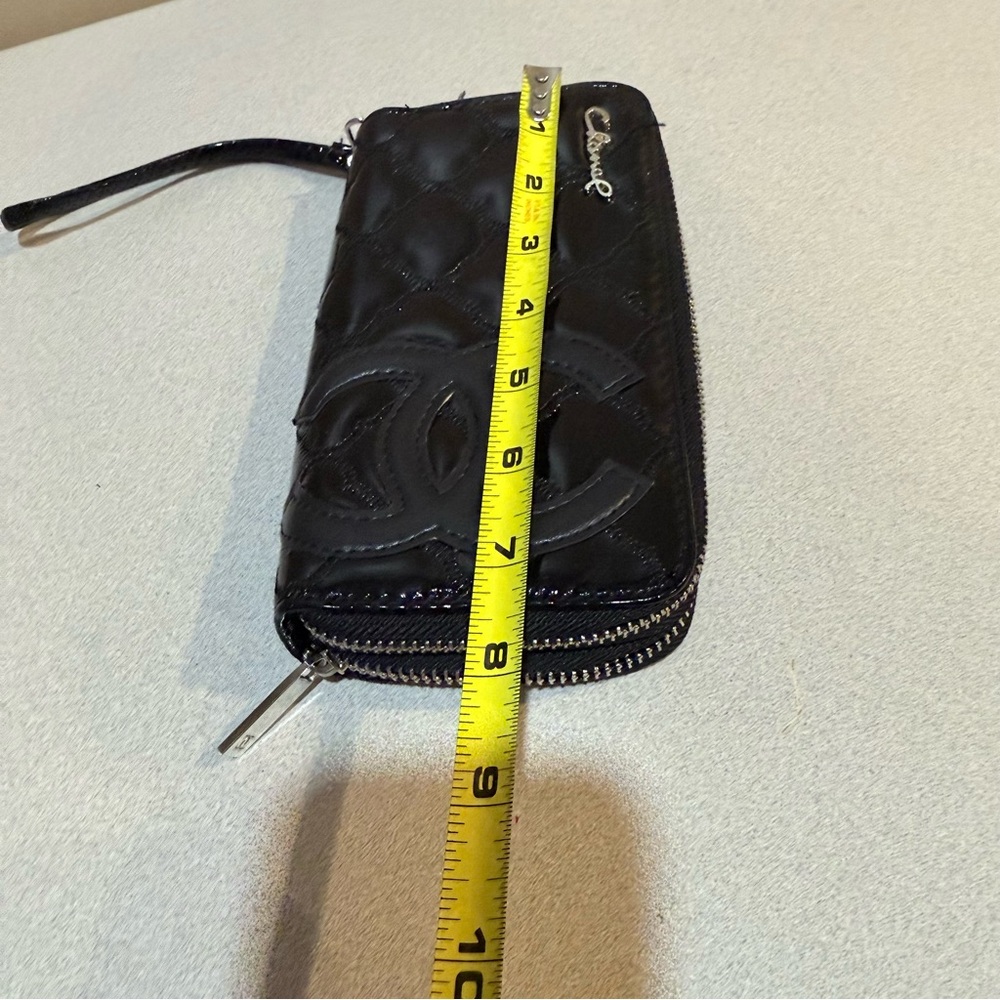 Black Patent Quilted‎ Wristlet - Picture 15 of 16